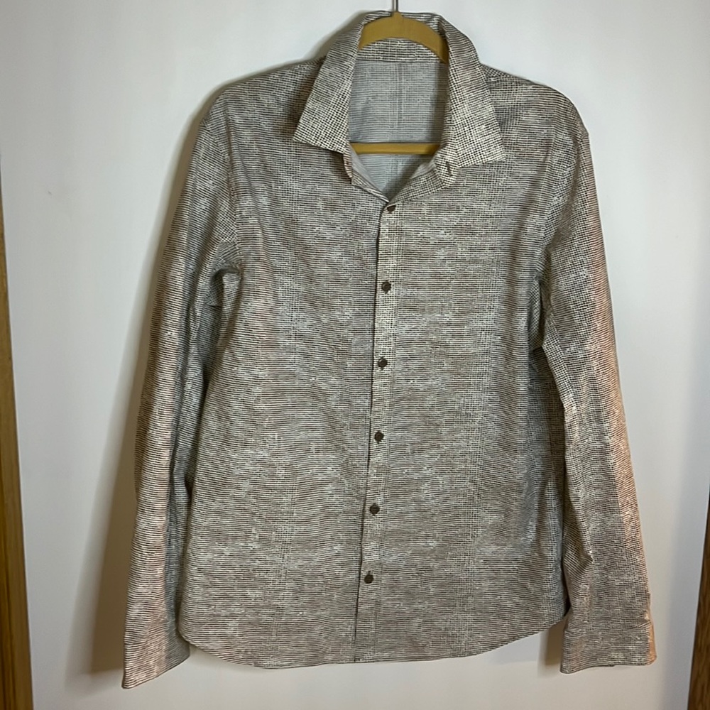 MENS SIZE LARGE LULULEMON DRESS SHIRT Lightweight and soft